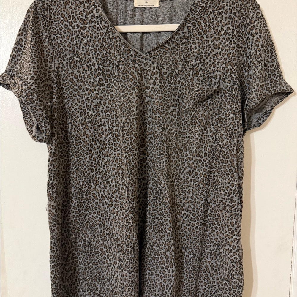 T.La Gray Leopard Print Short Sleeve Top
